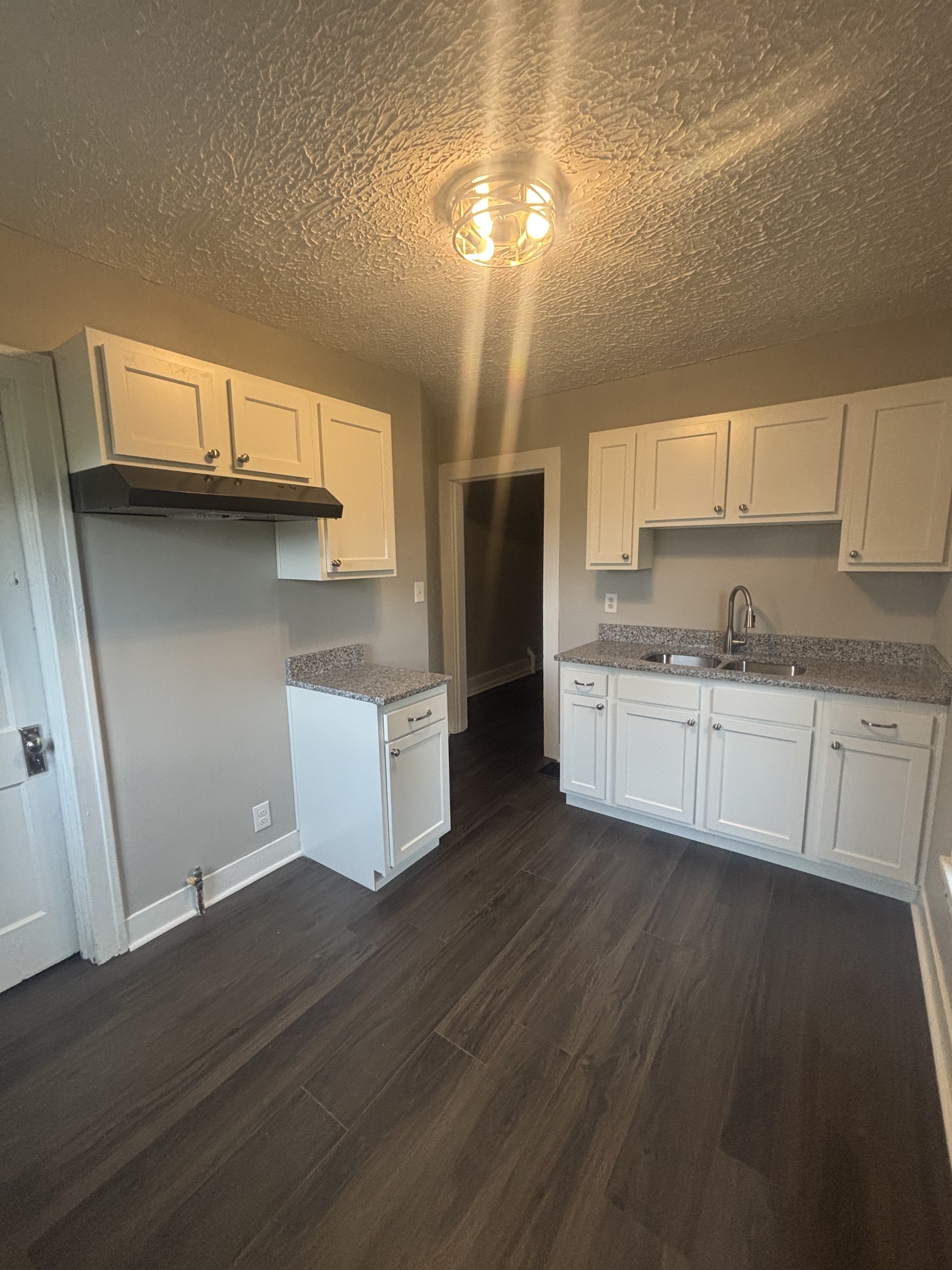 1029 Queen Avenue - 1