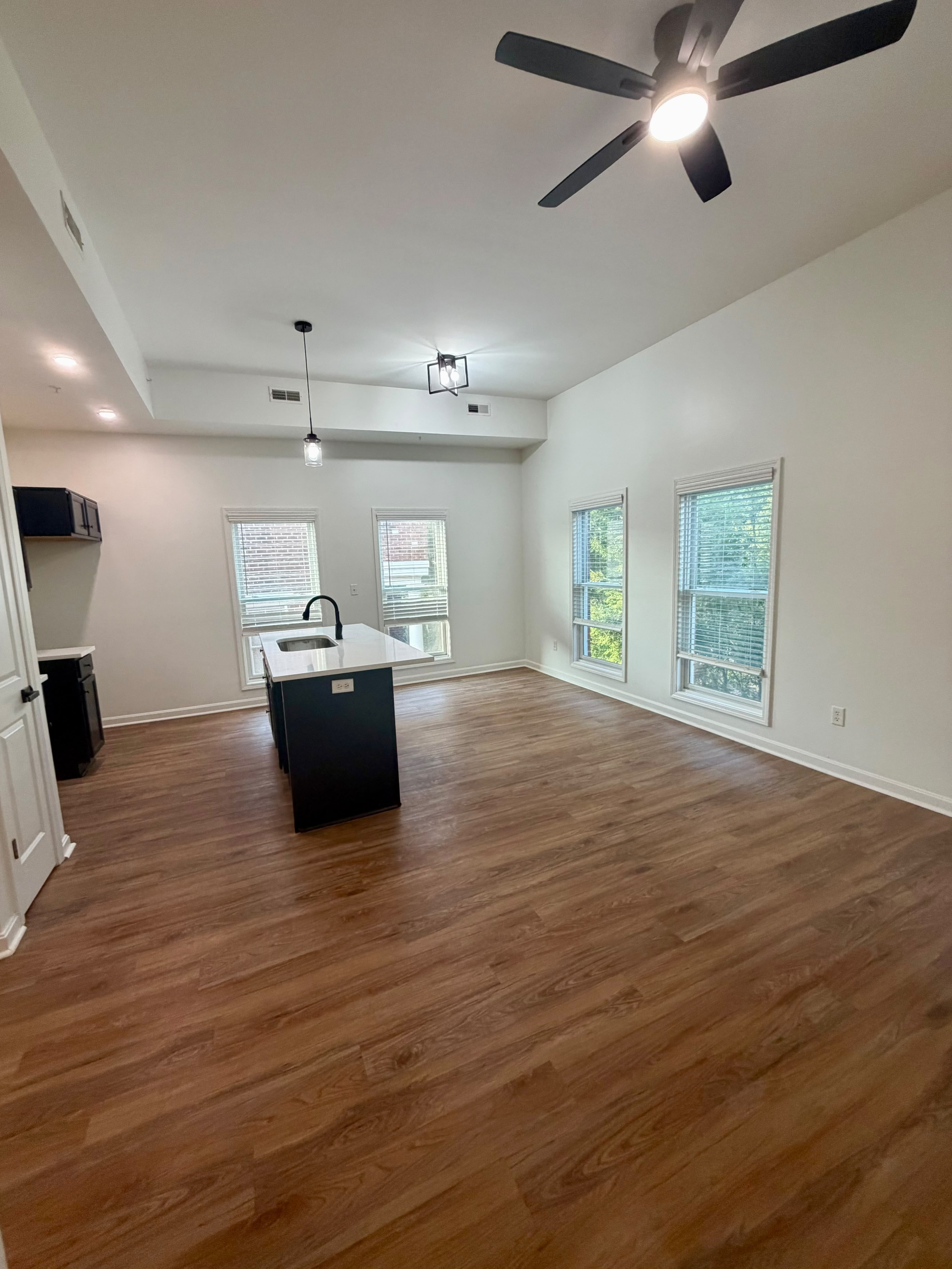 10639 Meeting Street - 401